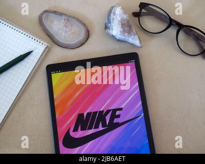 Allemagne. 03rd juin 2022. Dans cette illustration, un logo Nike, Inc. Apparaît sur une tablette. (Photo par Igor Golovniov/SOPA Images/Sipa USA) crédit: SIPA USA/Alay Live News Banque D'Images