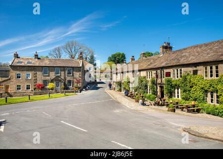 Burnsall est un village et une paroisse civile dans le district de Craven, dans le North Yorkshire, en Angleterre. Il est situé sur la rivière Wharfe à Wharfedale, et est dans Banque D'Images