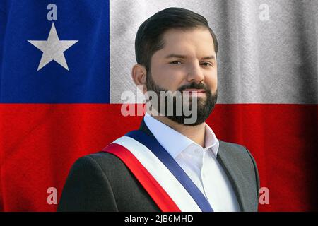 Gabriel Boric et le drapeau du Chili Banque D'Images