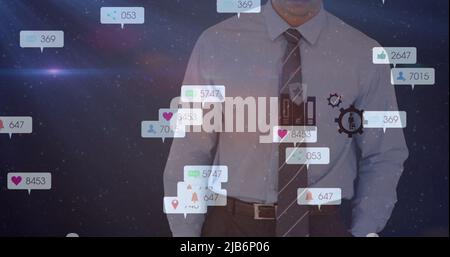 Image des icônes et des chiffres des réseaux sociaux sur un homme d'affaires sur fond violet Banque D'Images