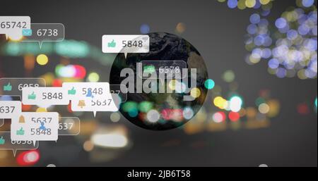 Image du traitement des données avec globe sur le paysage urbain la nuit Banque D'Images