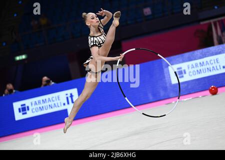 Pesaro, Italie. 03rd juin 2022. Onopriienko Viktoriia (UKR) pendant la coupe du monde de GYMNASTIQUE rythmique 2022, gymnastique à Pesaro, Italie, 03 juin 2022 crédit: Agence de photo indépendante/Alamy Live News Banque D'Images