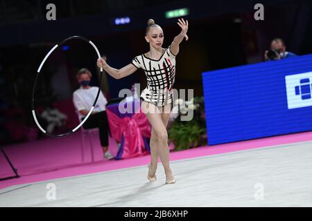 Pesaro, Italie. 03rd juin 2022. Vitrifrigo Arena, Pesaro, Italie, 03 juin 2022, Onopriienko Viktoriia (UKR) pendant la gymnastique rythmique COUPE du monde DE LA FIG 2022 - Gym crédit: Live Media Publishing Group/Alay Live News crédit: Live Media Publishing Group/Alay Live News Banque D'Images