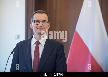 Prague, République tchèque. 03rd juin 2022. Premier ministre de Pologne Mateusz Morawiecki lors d'une conférence de presse conjointe. Une réunion conjointe des gouvernements tchèque et polonais a eu lieu aujourd'hui le 3rd juin à Prague. Les membres des deux gouvernements discutent de la situation actuelle en Ukraine, de la sécurité énergétique commune, de la prochaine présidence tchèque du Conseil de l'Union européenne et d'autres sujets. (Photo de Tomas Tkachik/SOPA Images/Sipa USA) crédit: SIPA USA/Alay Live News Banque D'Images