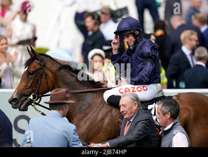 Ryan Moore réagit après avoir remporté la course de Cazoo Oaks mardi à la Ladies Day pendant le Cazoo Derby Festival 2022 à l'hippodrome d'Epsom, Surrey. Date de la photo: Vendredi 3 juin 2022. Banque D'Images