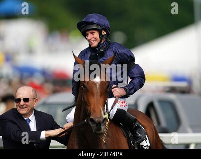 Ryan Moore réagit après avoir remporté le Cazoo Oaks on Ladies Day mardi lors du Cazoo Derby Festival 2022 à Epsom Racecourse, Surrey. Date de la photo: Vendredi 3 juin 2022. Banque D'Images