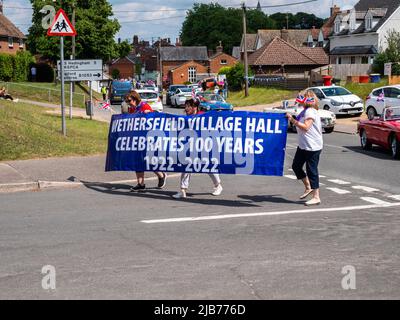 Jubilé de platine et défilé du centenaire de la salle de village à Wethersfield Essex, Royaume-Uni Banque D'Images