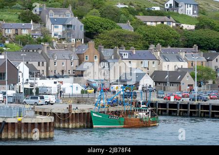 Maisons au bord de l'eau dans le port de Stromness, Orkney continent, Orkney Islands, Écosse. Banque D'Images