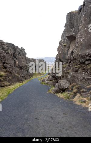 Gorge d'Almannagja entre les plaques tectoniques nord-américaines et européennes Banque D'Images