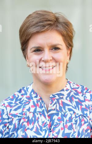 Hay Festival, Hay on Wye, pays de Galles, Royaume-Uni – vendredi 3rd juin 2022 – Nicola Sturgeon, première ministre d'Écosse au Hay Festival pour parler de Women & Power – le Hay Festival se déroule jusqu'au dimanche 5th juin 2022. Photo Steven May / Alamy Live News Banque D'Images