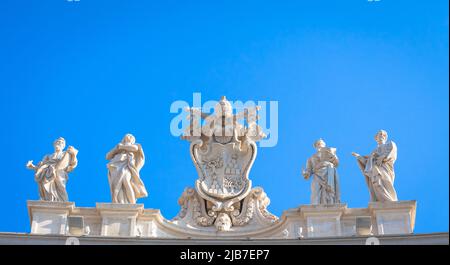 ROME, ITALIE - VERS AOÛT 2020 : symbole antique du Vatican situé sur la place Saint-Pierre Banque D'Images