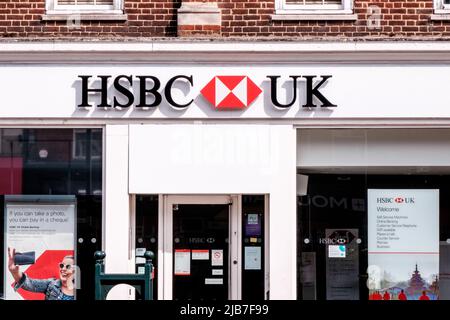 Epson Surrey, Londres, Royaume-Uni, 03 juin 2022, succursale de High Street de la Banque de détail HSBC sans personne Banque D'Images