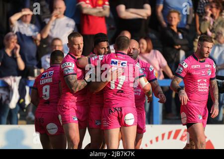 David Fusitu’a #2 de Leeds Rhinos célèbre son essai et fait le score 0-4 Banque D'Images