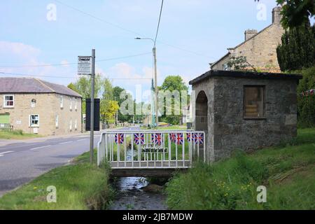 SKEEBY, NORTH YORKSHIRE, UK, JUIN 2nd les drapeaux de l'Union sont en abondance dans une petite bibliothèque communautaire pour les célébrations du Jubilé de platine de la Reine dans le village de Skeeby dans la circonscription de Rishi Sunak à Richmond (Yworks) (photo de Pat Scaasi | MI News) Credit: MI News & Sport /Alay Live News Banque D'Images