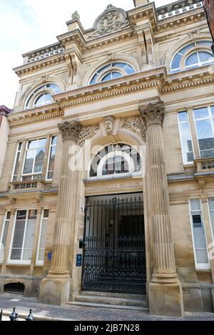 Hull, Yorkshire de l'est, Royaume-Uni, 21 mai 2022 l'élégante façade du musée commercial de la vieille ville de Hull Banque D'Images