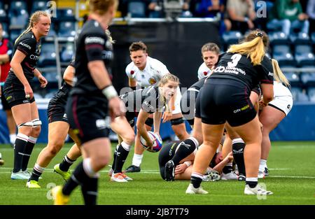 Worcester, Royaume-Uni. 03rd juin 2022. Worcester, Royaume-Uni. 03rd juin 2022. Ella Wyrwas de Saracens Women distribue le ballon dans le match entre Saracens Women et Exeter Chiefs Women au Sixways Stadium, Worcester, Angleterre, le 3 juin 2022. Photo de Phil Hutchinson. Utilisation éditoriale uniquement, licence requise pour une utilisation commerciale. Aucune utilisation dans les Paris, les jeux ou les publications d'un seul club/ligue/joueur. Crédit: UK Sports pics Ltd/Alay Live News crédit: UK Sports pics Ltd/Alay Live News Banque D'Images