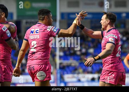 David Fusitu’a #2 de Leeds Rhinos célèbre son essai Banque D'Images