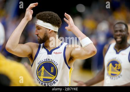 San Francisco, États-Unis. 02nd juin 2022. Le Klay Thompson des Golden State Warriors (11) réagit après un appel d'un arbitre au troisième trimestre de la partie 1 des finales de la NBA contre les Boston Celtics au Chase Center de San Francisco jeudi, 2 juin 2022.(Ray Chavez/Bay Area News Group) crédit: SIPA USA/Alay Live News Banque D'Images