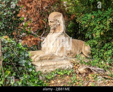 Vieux Sphinx de terre cuite Banque D'Images