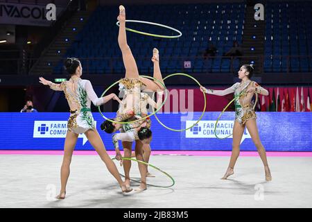 Pesaro, Italie. 03rd juin 2022. Chine (CHN) 5 équipe de basket-ball pendant la coupe du monde de GYMNASTIQUE rythmique FIG 2022, gymnastique à Pesaro, Italie, 03 juin 2022 crédit: Agence de photo indépendante/Alamy Live News Banque D'Images