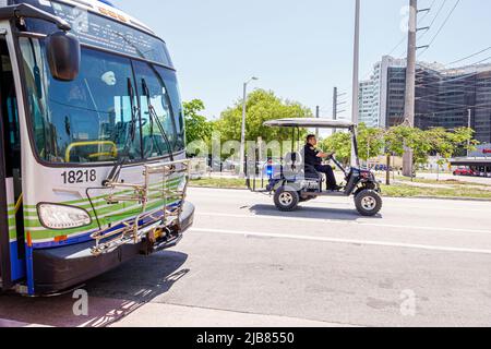 Miami Beach Florida, Miami-Dade Metrobus transport public bus, police voiture électrique véhicule tout-terrain Banque D'Images