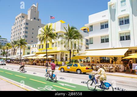 Miami Beach Florida, Ocean Drive piste cyclable vélo vélos vélos vélo citibike partage, hôtels taxis Art Deco District Banque D'Images