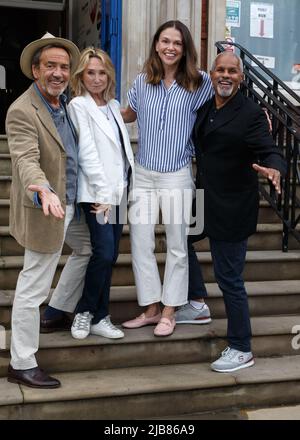 Photohall « tout va » tenu au WAC Arts, Belsize Park - arrivées avec : Robert Lindsay, Gary Wilmot, Sutton Foster, Felicity Kendal où : Londres, Royaume-Uni quand : 06 juillet 2021 crédit : Mario Mitsis/WENN Banque D'Images