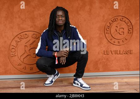 Paris, France. 03rd juin 2022. Salif Gueye au village pendant l'Open de tennis français Roland Garros 2022 sur 3 juin 2022 à Paris, France. Photo de LaurentZabulon/ABACAPRESS.COM crédit: Abaca Press/Alamy Live News Banque D'Images