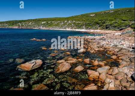 Océan bleu à Canal Rocks dans le parc national Leeuwin-Naturaliste. Banque D'Images