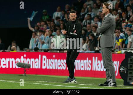 Lionel Scaloni, entraîneur en chef de l'Argentine et Roberto Mancini, entraîneur en chef de l'Italie gesticule pendant le match Italie contre Argentine - Finalissima 2022 au stade Wembley sur 1 juin 2022 à Londres, Angleterre.(MB Media) Banque D'Images