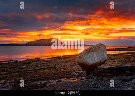 Lever du soleil sur la côte est à Bar Harbor, Maine Banque D'Images