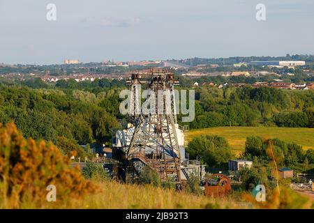 Un sentier de randonnée Bucyrus Erie 1150 conservé qui reste sur l'ancien site de charbon de fonte de St Aidan à Swillington, Leeds Banque D'Images