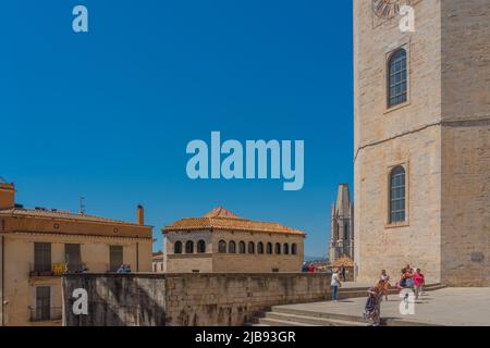 GÉRONE, ESPAGNE - Mai 11, 2022 : Cathédrale de Gérone, également connue sous le nom de Cathédrale Sainte Marie de Gérone, pendant la fête des fleurs Banque D'Images