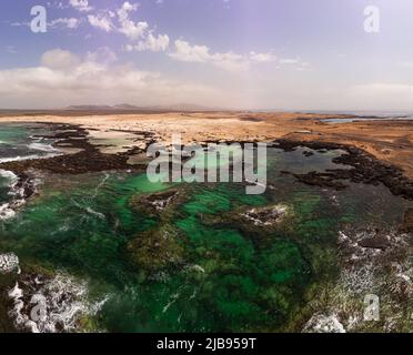 Vue panoramique aérienne des piscines naturelles d'El Cotillo Fuerteventura Banque D'Images