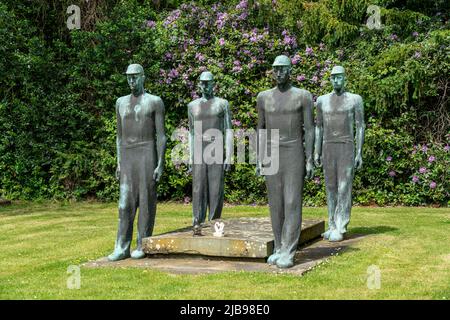 Cimetière de Rotthauser à Gelsenkirchen, mémorial et lieu de sépulture des victimes de l'accident minier du 20 mai 1950 à la collierie de Dahlbusch, avec Banque D'Images