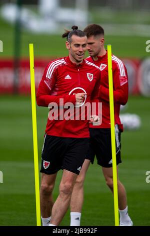 Hensol, Royaume-Uni. 04th juin 2022. Gareth Bale du pays de Galles en formation. Wales MD1 session d'entraînement au Vale Resort le 4th juin 2022 en prévision de la finale de la coupe du monde de la FIFA 2022 contre l'Ukraine. Crédit : Lewis Mitchell/Alay Live News Banque D'Images