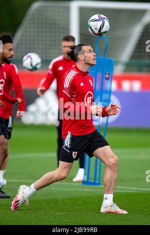 Hensol, Royaume-Uni. 04th juin 2022. Gareth Bale du pays de Galles en formation. Wales MD1 session d'entraînement au Vale Resort le 4th juin 2022 en prévision de la finale de la coupe du monde de la FIFA 2022 contre l'Ukraine. Crédit : Lewis Mitchell/Alay Live News Banque D'Images