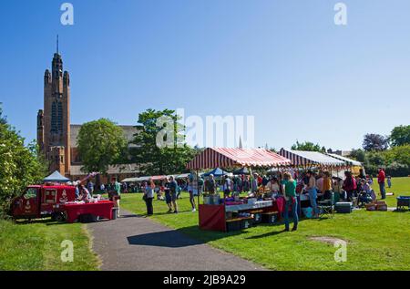 Portobello, Édimbourg, Écosse, Royaume-Uni. 4th juin 2022, 13 degrés centigrades dans la matinée pour les vacances de banque du Jubilé de platine samedi.photo: Le marché mensuel à Brighton Park, Portobello, pour les petites entreprises. Credit: Scottiscreative/alamy Live News. Banque D'Images