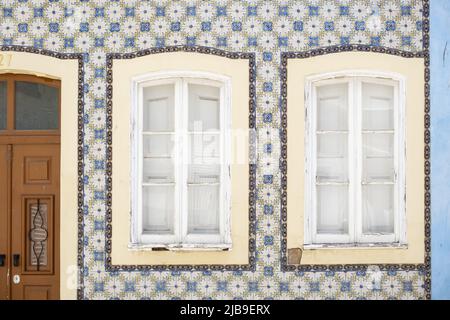 Gros plan sur un mur avec azulejos carreaux de céramique à Lagos, Algarve, Portugal Banque D'Images