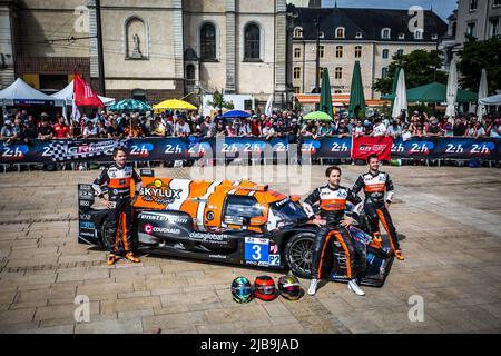 Le Mans, France. 04th juin 2022. 03 HORR Laurents (ger), GLORIEUX Jean (bel), COUGNUD Alexandre (fra), DKR Engineering, Oreca 07 - Gibson, portrait lors de la scrutation des 2022 24 heures du Mans, 3rd tour du Championnat du monde d'endurance 2022 de la FIA, sur le circuit de la Sarthe, de 3 juin à 4, 2022 au Mans, France - photo: Thomas Fenetre/DPPI/LiveMedia crédit: Agence de photo indépendante/Alamy Live News Banque D'Images