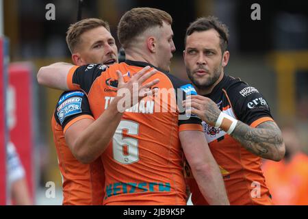 Greg Eden (23) de Castleford Tigers célèbre son essai et fait le score 4-0 Banque D'Images