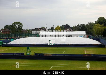 4th juin 2022 ; Surbiton raquette & amp ; Fitness Club, Surbiton, Londres, Angleterre: Trophée Surbiton Tournoi de tennis: Pluie couverte court 1 sans jeu dans les sessions pour le moment Banque D'Images