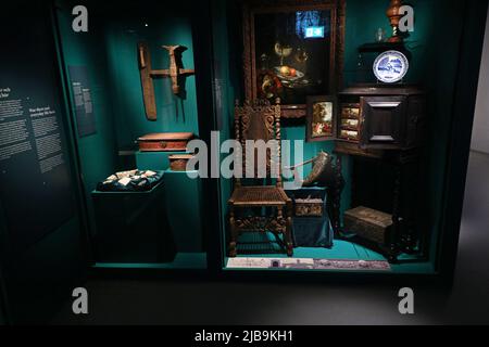 Après trois ans de rénovation, le musée d'Östergötland, à Linköping, en Suède, rouvre maintenant. Dans la photo: "Notre chemin ici - 11000 ans à Östergötland" est un voyage dans le temps, où le visiteur commence le voyage dans le présent et puis se marche dans le temps jusqu'au moment où la glace a fondu. Dans chaque chambre, le visiteur est accueilli par une expérience complètement différente. "Notre chemin ici" se compose de onze chambres. Chaque chambre représente une époque historique et a son propre design qui a été créé pour refléter ce temps. Ici la période entre 1809-1719. Banque D'Images