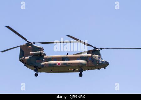 Yamato, Japon. 29th juin 2018. Un Boeing CH 47 Chinook, hélicoptère volant près de la base Atsugi, Kanagawa. (Image de crédit : © Damon Coulter/SOPA Images via ZUMA Press Wire) Banque D'Images