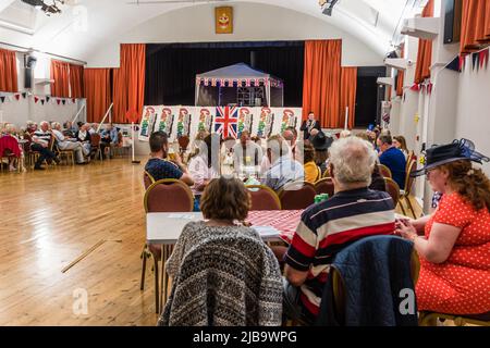 Jubilee Racing Night dans la salle publique de Budleigh. Banque D'Images