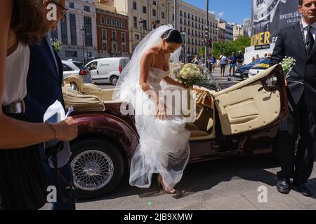 Madrid, Espagne. 04th juin 2022. Vania Millan à son arrivée à son mariage avec Julian Bayon à l'église de San José à Madrid. (Photo par Atilano Garcia/SOPA Images/Sipa USA) crédit: SIPA USA/Alay Live News Banque D'Images