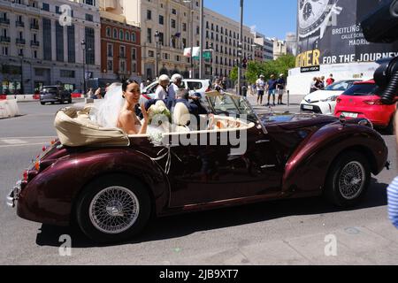 Madrid, Espagne. 04th juin 2022. Vania Millan à son arrivée à son mariage avec Julian Bayon à l'église de San José à Madrid. (Photo par Atilano Garcia/SOPA Images/Sipa USA) crédit: SIPA USA/Alay Live News Banque D'Images