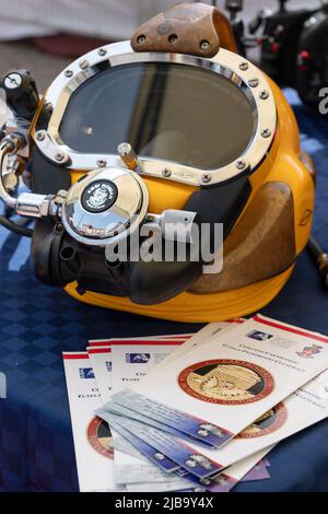 Naples, Italie. 04th juin 2022. Sur 4 juin 2022, sur la Piazza Plebiscito à Naples, il y a eu le 208th anniversaire de la Fondation Arma avec divers stands, moyens historiques et modernes de l'Arma. Dans les stands de fausses scènes de crime, des armes de guerre à des fins éducatives et des éléments pour les enquêtes. Crédit : Agence photo indépendante/Alamy Live News Banque D'Images