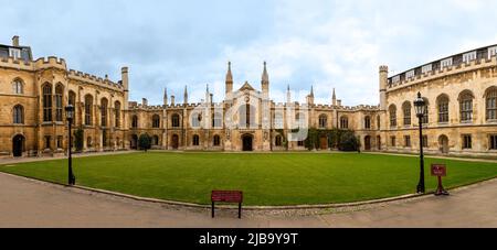 Vue panoramique du New court of Corpus Christi College, qui fait partie de l'Université de Cambridge, Cambridgeshire, Angleterre, Royaume-Uni. Banque D'Images