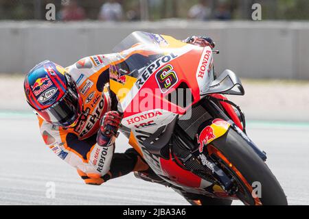 BARCELONE, ESPAGNE - JUIN 04 GP ENERGY OF CATALUNYA SAMEDI-QUALIFICATION Stefan Bradl de Repsol Honda Team pendant la session de qualification MotoGP de GP de Catalunya au circuit de Barcelone-Catalunya sur 04 juin 2022 à Barcelone, Espagne. Banque D'Images